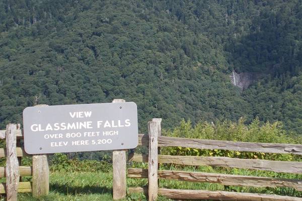 Woman dies after falling down steep cliff on Blue Ridge Parkway
