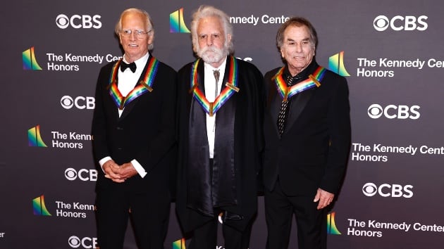 Grateful Dead's Bill Kreutzmann pays tribute to Bob Weir – 103.7 Chuck FM